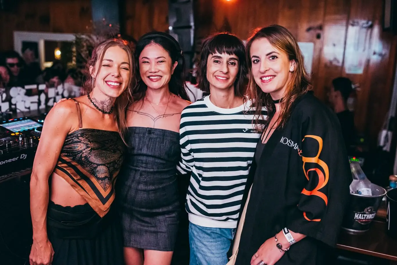 Quatro amigas juntas na pista do Cultive